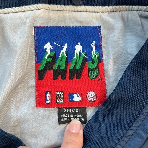 Vintage FANS Gear NCAA Michigan Windbreaker V-neck pullover - Picture 4 of 6